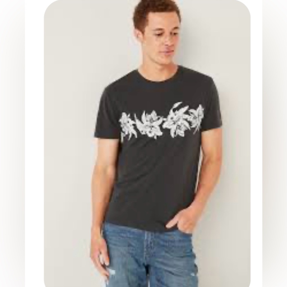 Bundle of 2 Old Navy Soft-Washed Printed Crew-Neck T-Shirt with Hawaiian print